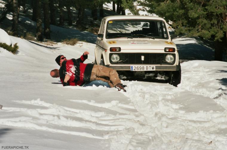 Lada Niva en la nieve 4x4